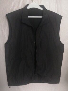 Men's Black Zip-Up Sleeveless Vest